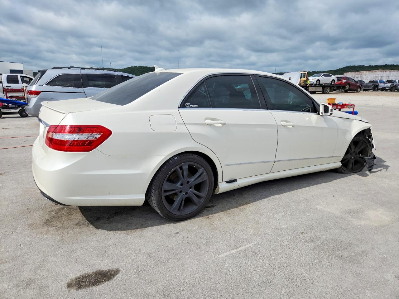 2013 Mercedes-benz E 350 White vin: WDDHF5KB8DA696707