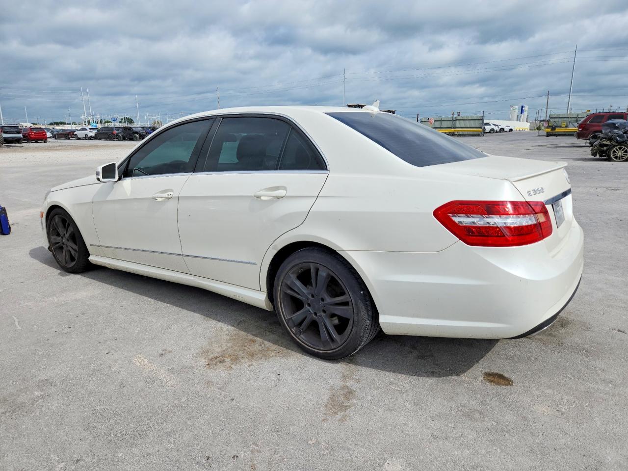 2013 Mercedes-benz E 350 White vin: WDDHF5KB8DA696707
