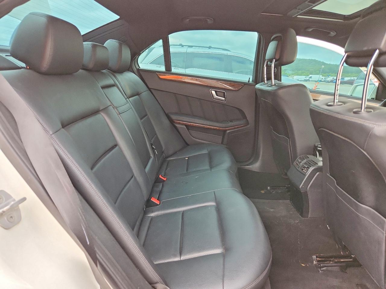 2013 Mercedes-benz E 350 White vin: WDDHF5KB8DA696707