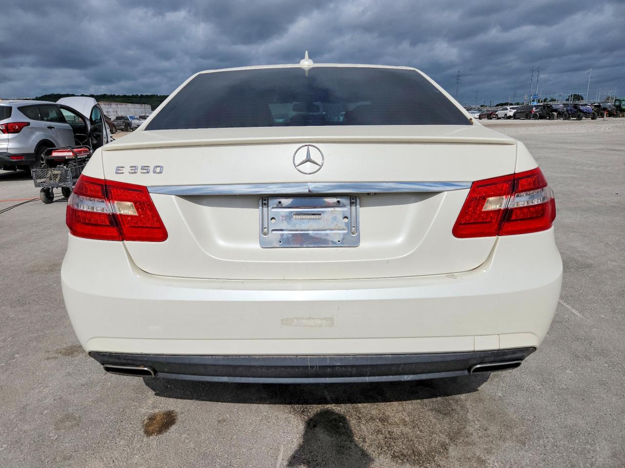 2013 Mercedes-benz E 350 White vin: WDDHF5KB8DA696707