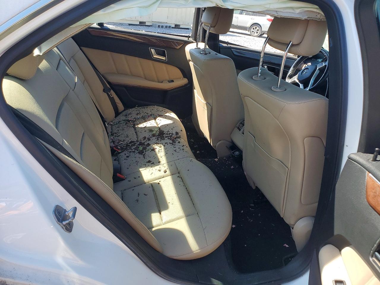 2013 Mercedes-benz E 350 White vin: WDDHF5KB8DA725834