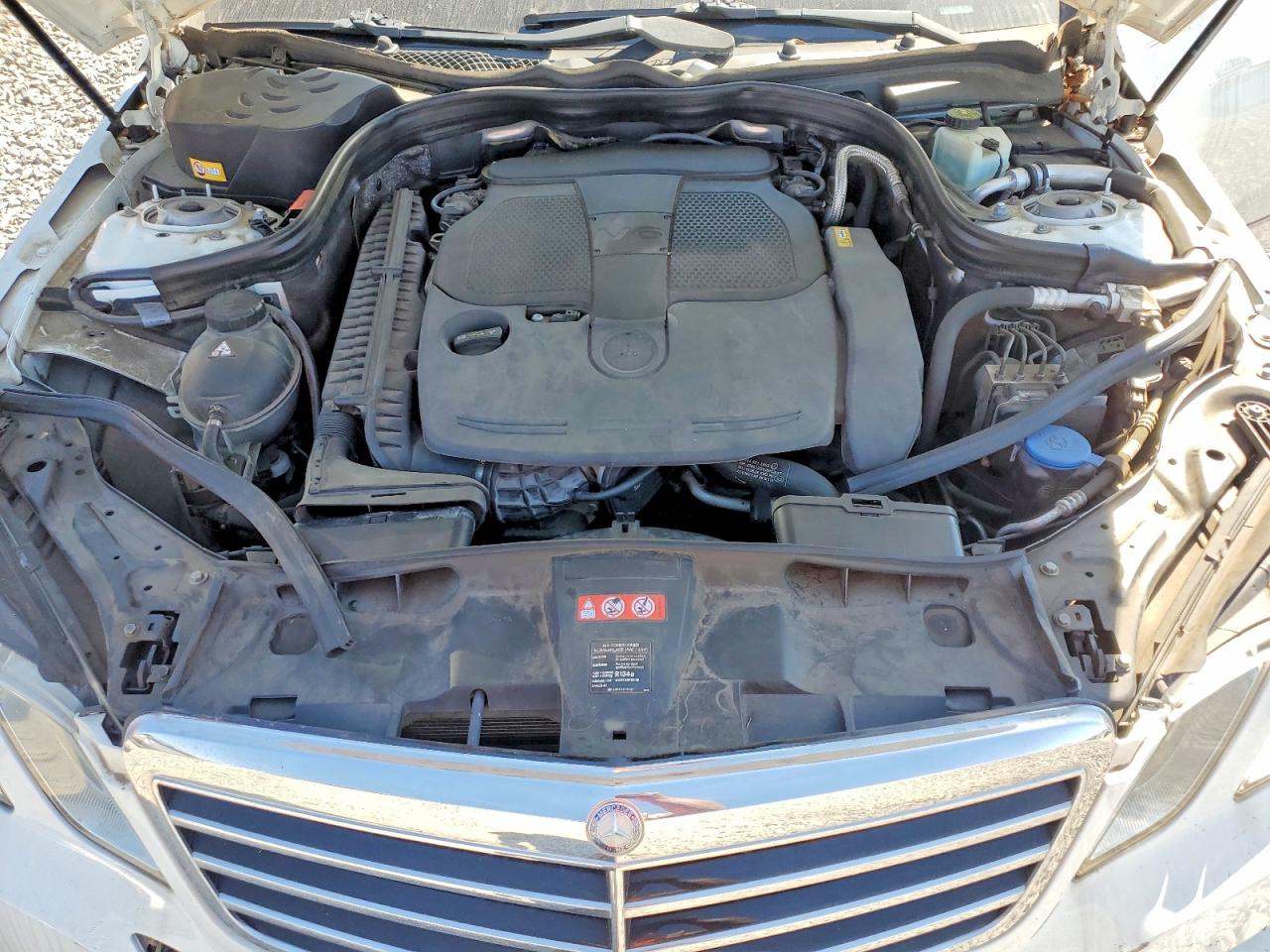 2013 Mercedes-benz E 350 White vin: WDDHF5KB8DA725834