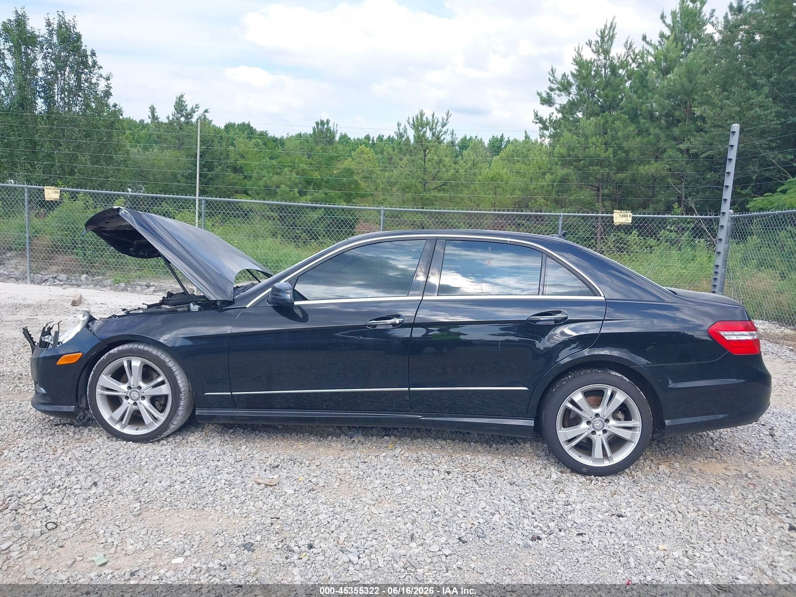 2013 Mercedes-benz E 350   Black vin: WDDHF5KB8DA772409