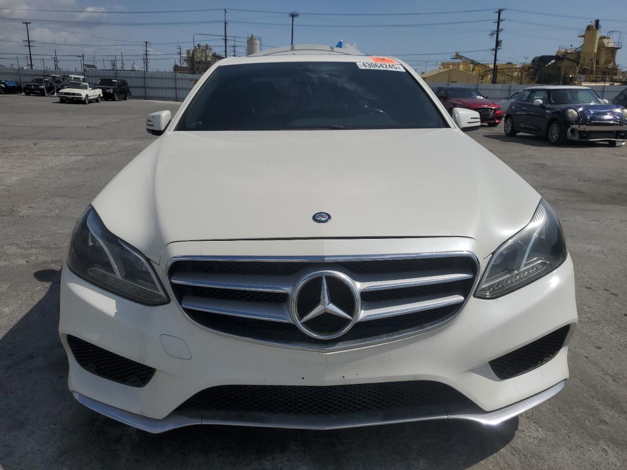 2014 Mercedes-benz E 350 White vin: WDDHF5KB8EA800372