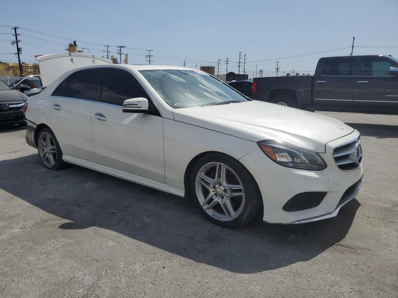 2014 Mercedes-benz E 350 White vin: WDDHF5KB8EA800372