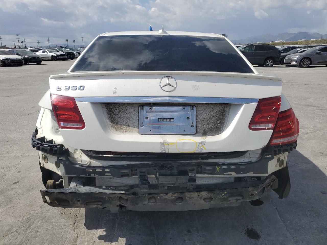 2014 Mercedes-benz E 350 White vin: WDDHF5KB8EA800372