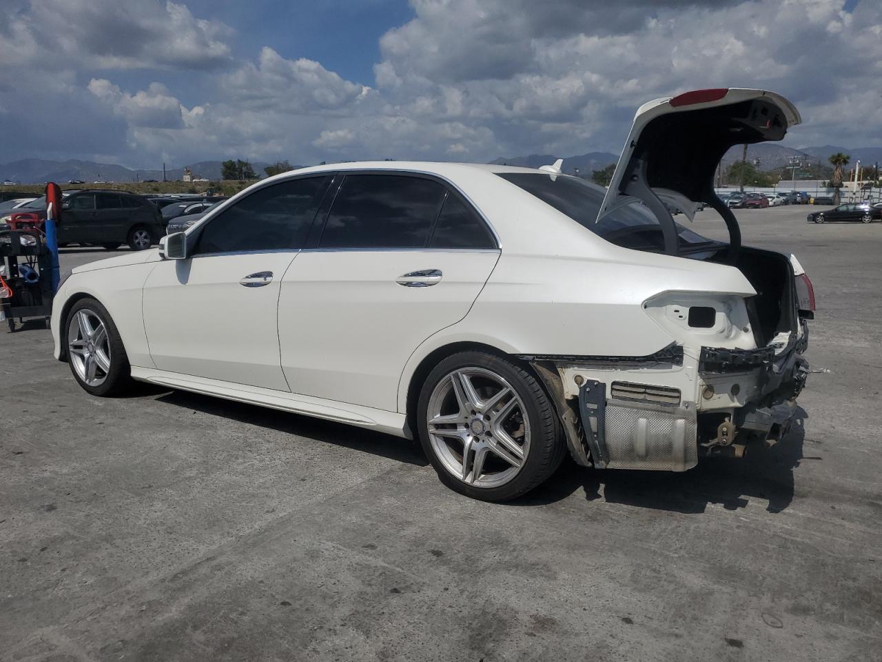 2014 Mercedes-benz E 350 White vin: WDDHF5KB8EA800372