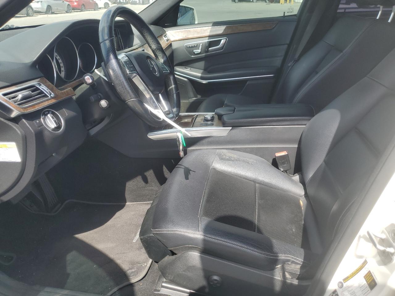 2014 Mercedes-benz E 350 White vin: WDDHF5KB8EA800372