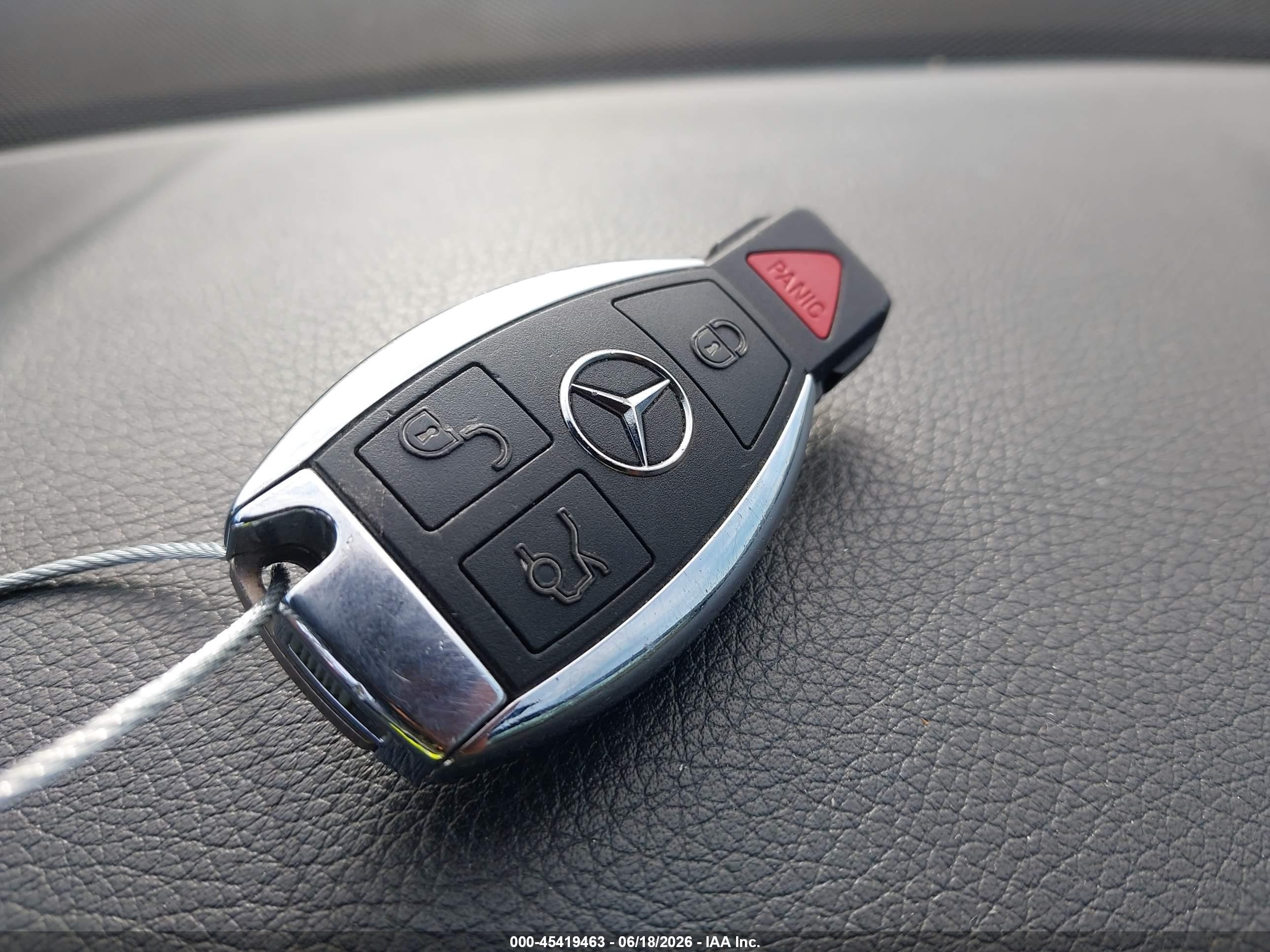 2014 Mercedes-benz E 350   Черный vin: WDDHF5KB8EA842783