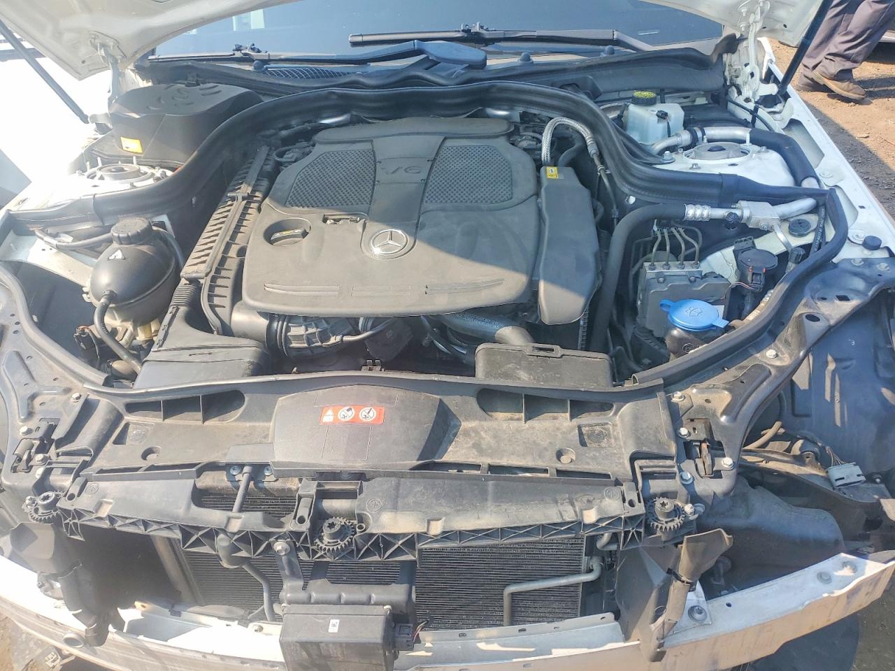 2014 Mercedes-benz E 350 Белый vin: WDDHF5KB8EA870020