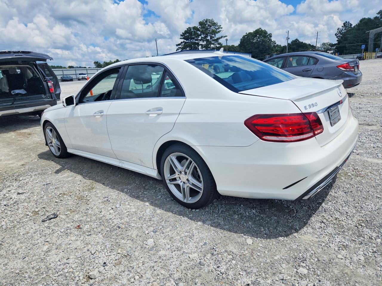 2014 Mercedes-benz E 350 White vin: WDDHF5KB8EA872804