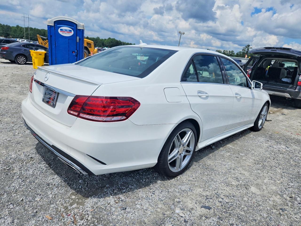 2014 Mercedes-benz E 350 White vin: WDDHF5KB8EA872804