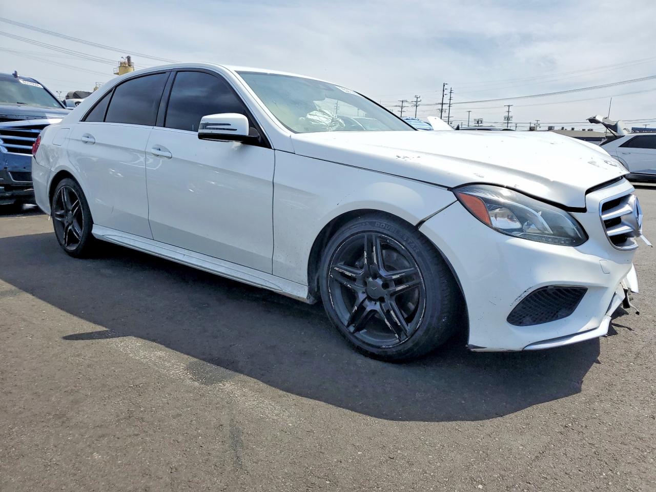 2014 Mercedes-benz E 350 White vin: WDDHF5KB8EA924979