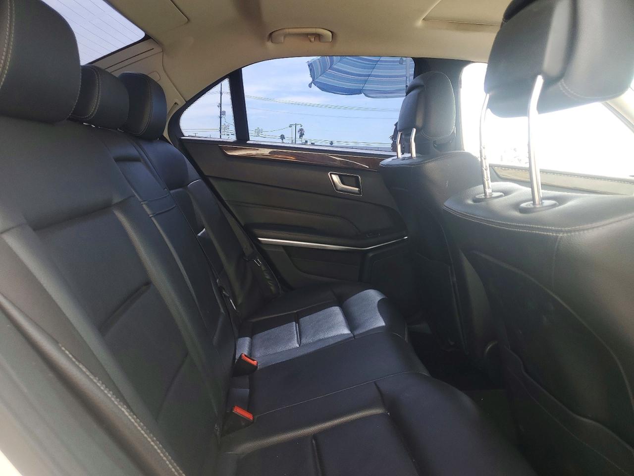 2014 Mercedes-benz E 350 White vin: WDDHF5KB8EA924979