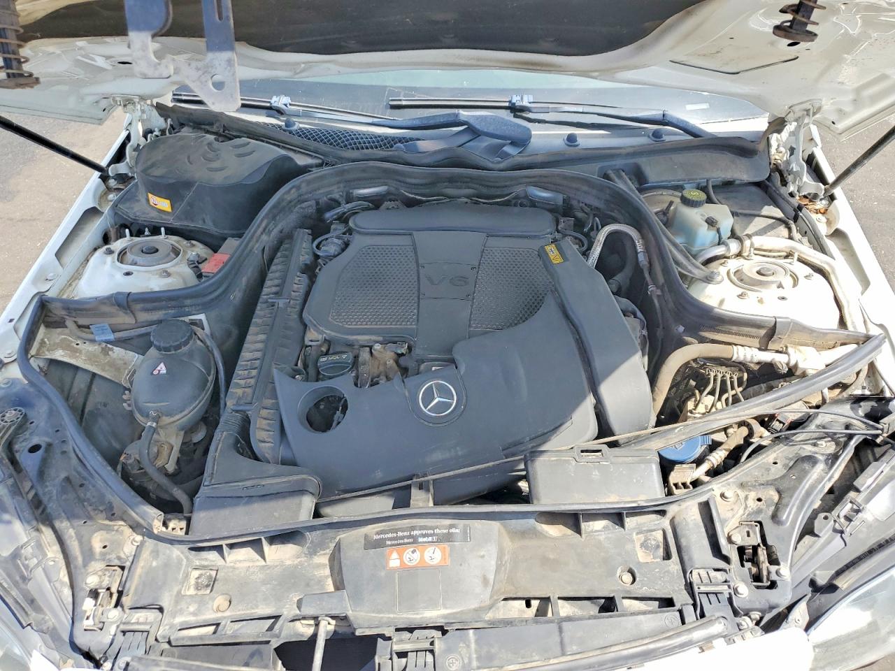 2014 Mercedes-benz E 350 White vin: WDDHF5KB8EA924979