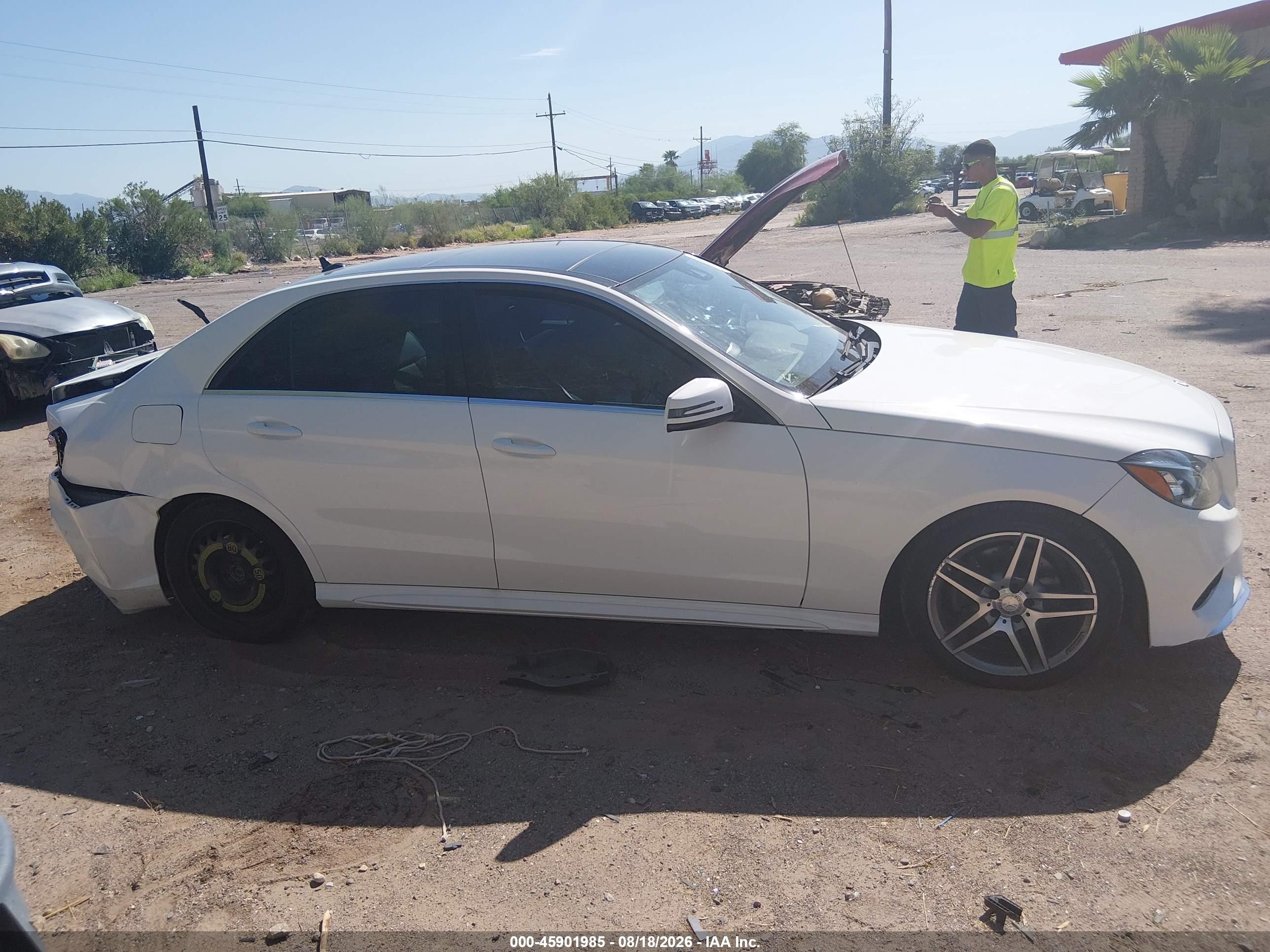 2014 Mercedes-benz E 350   White vin: WDDHF5KB8EA972319