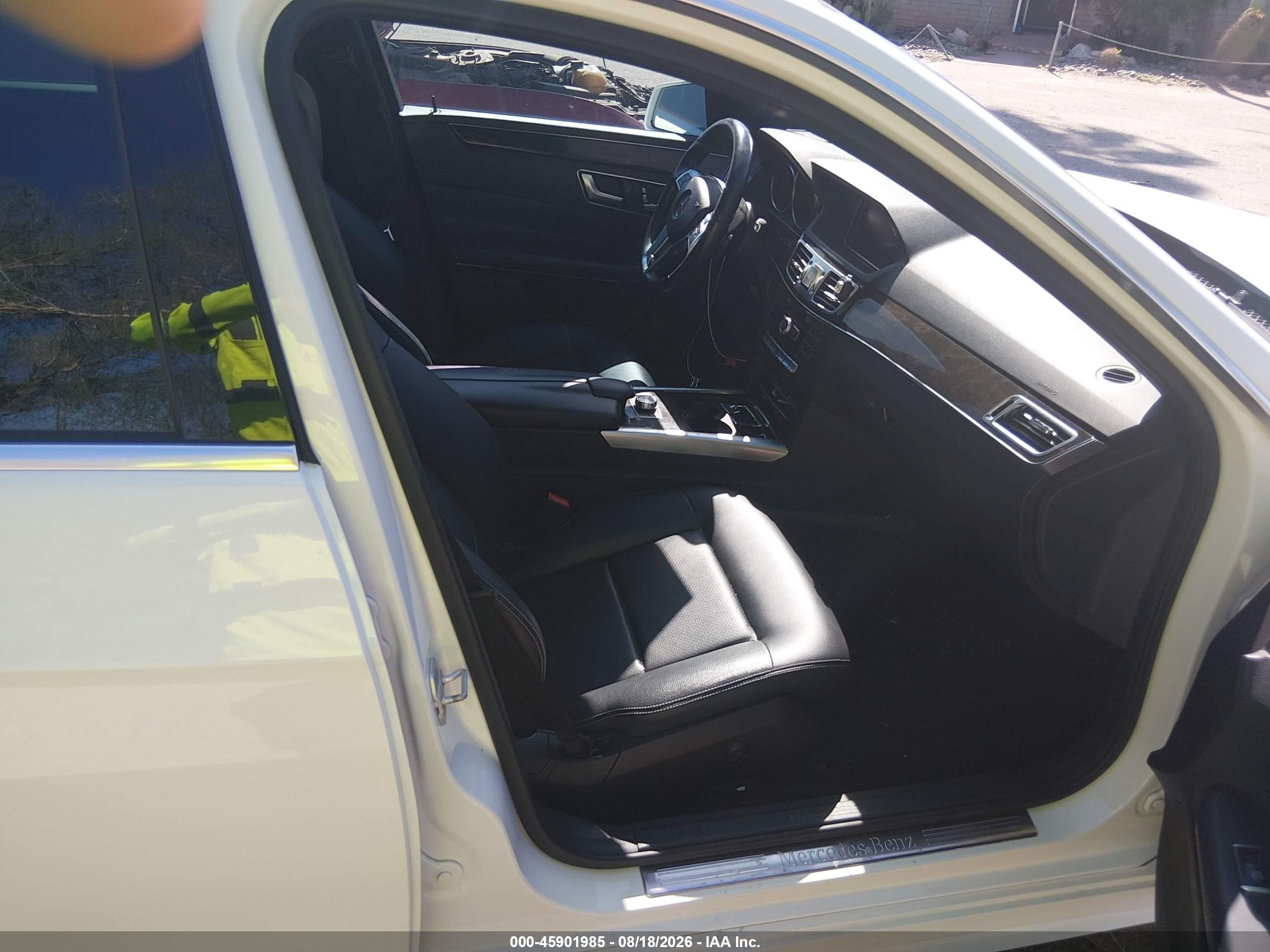 2014 Mercedes-benz E 350   White vin: WDDHF5KB8EA972319