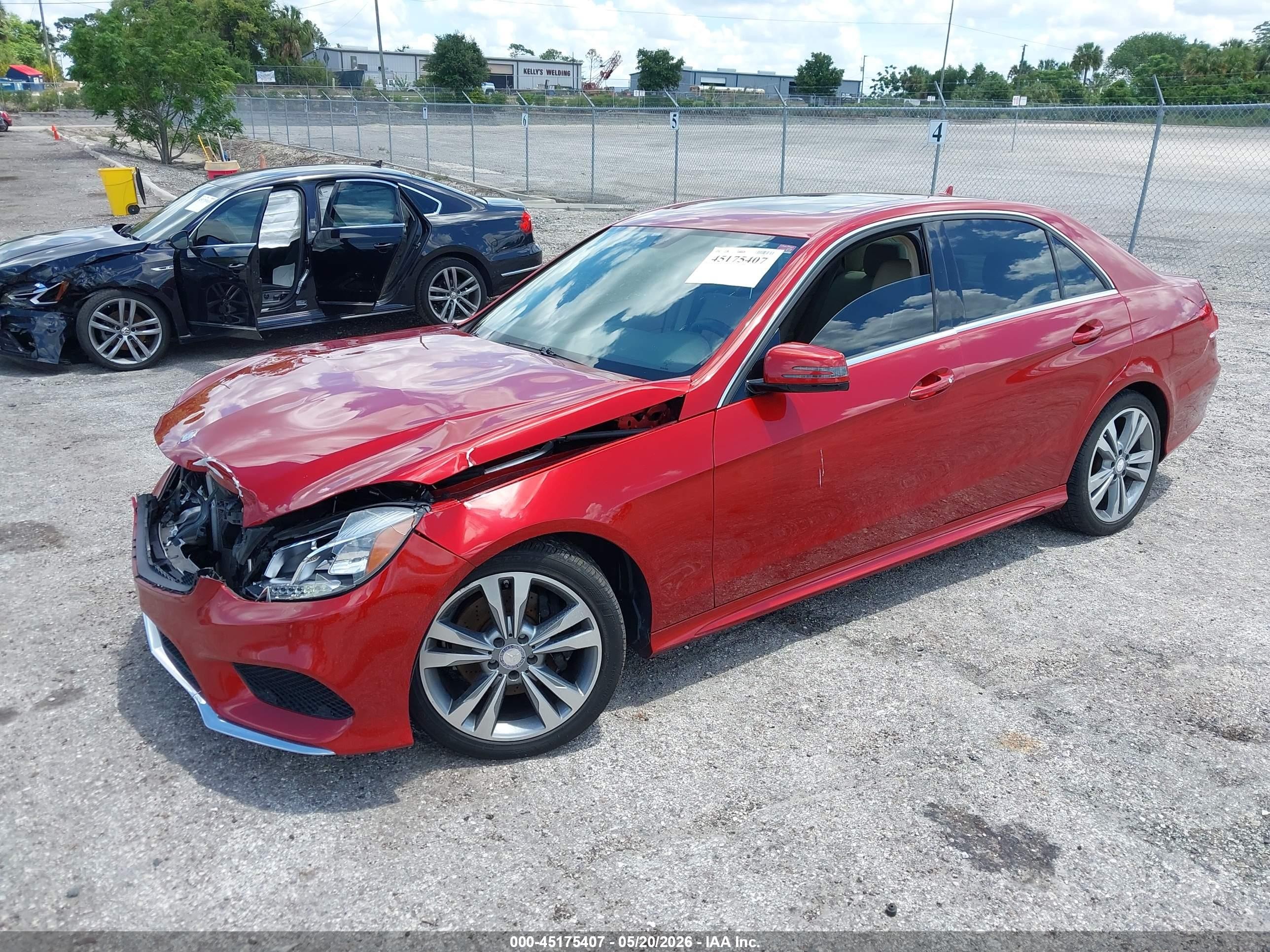 2014 Mercedes-benz E 350   Red vin: WDDHF5KB8EA974684