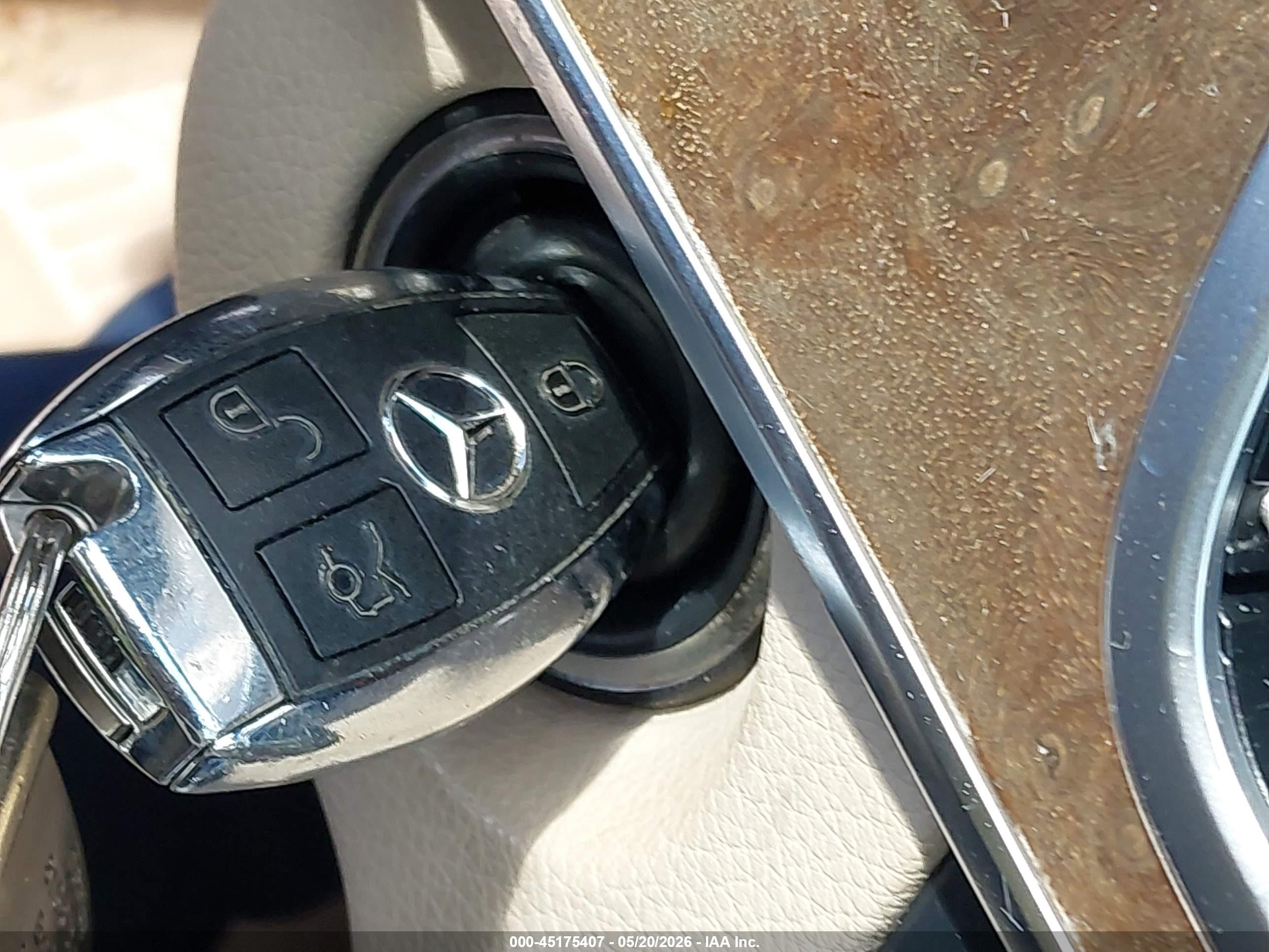 2014 Mercedes-benz E 350   Red vin: WDDHF5KB8EA974684