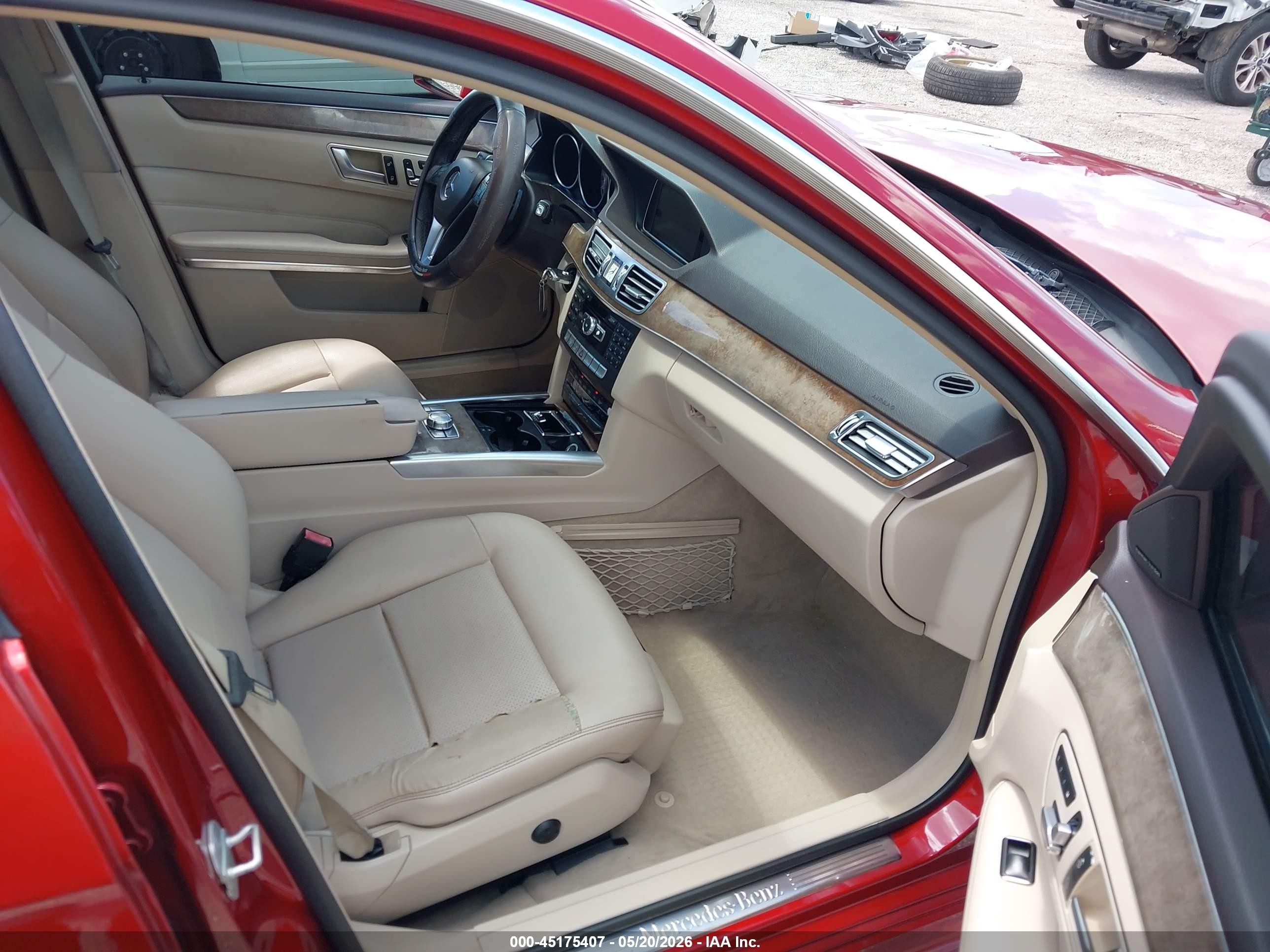 2014 Mercedes-benz E 350   Red vin: WDDHF5KB8EA974684