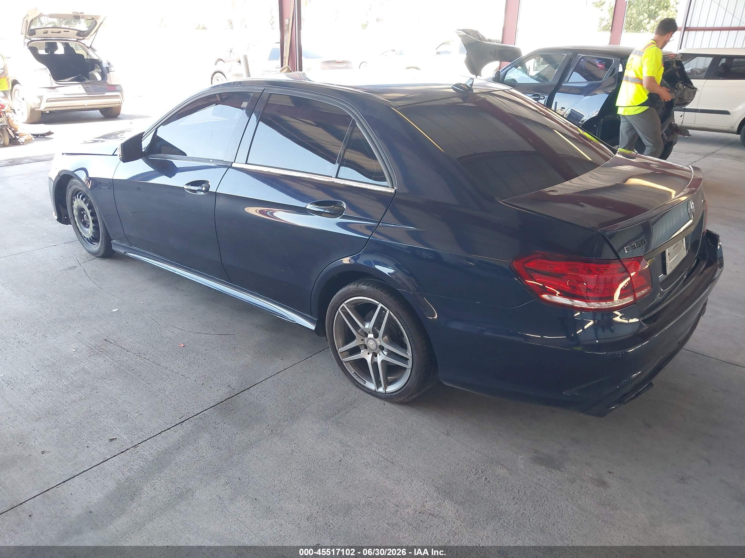 2014 Mercedes-benz E 350   Blue vin: WDDHF5KB8EB000214