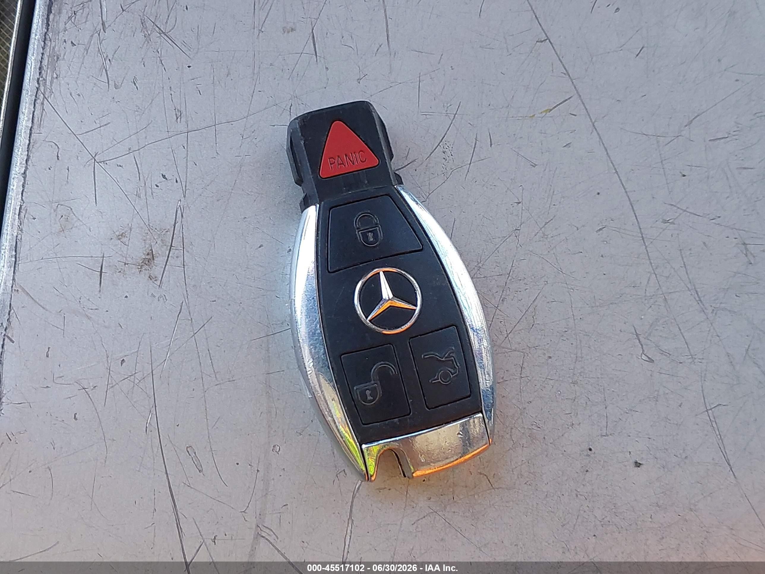2014 Mercedes-benz E 350   Blue vin: WDDHF5KB8EB000214