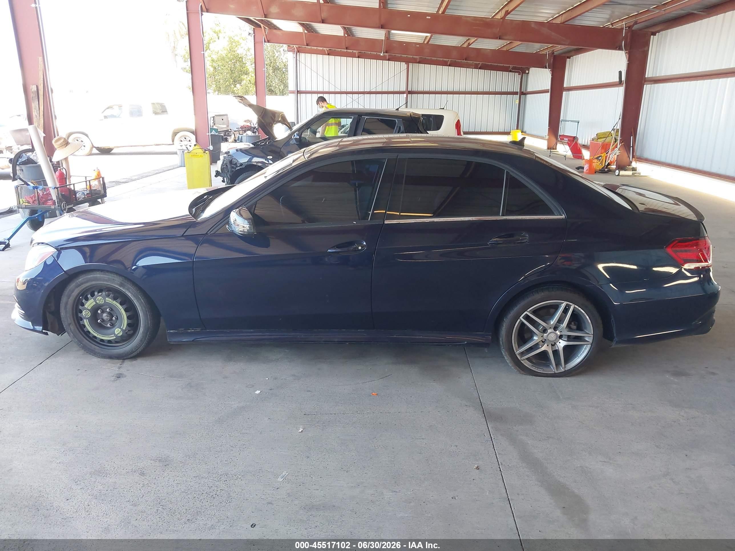 2014 Mercedes-benz E 350   Blue vin: WDDHF5KB8EB000214