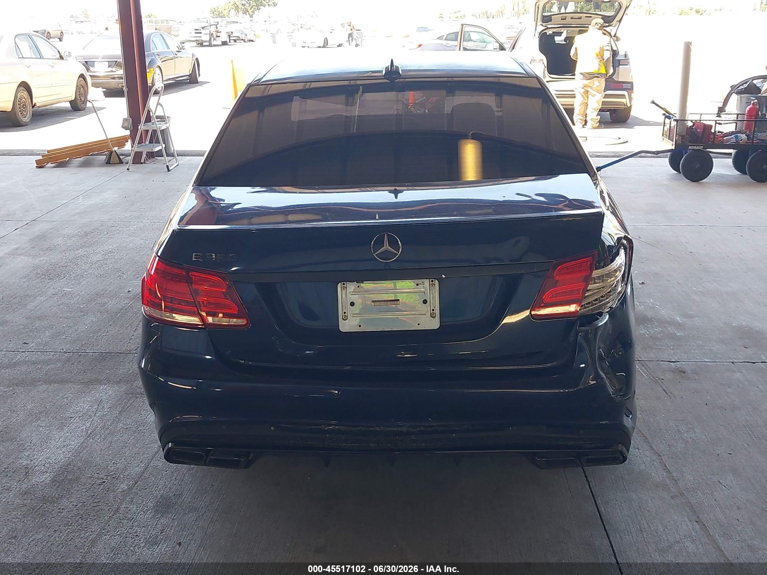 2014 Mercedes-benz E 350   Blue vin: WDDHF5KB8EB000214