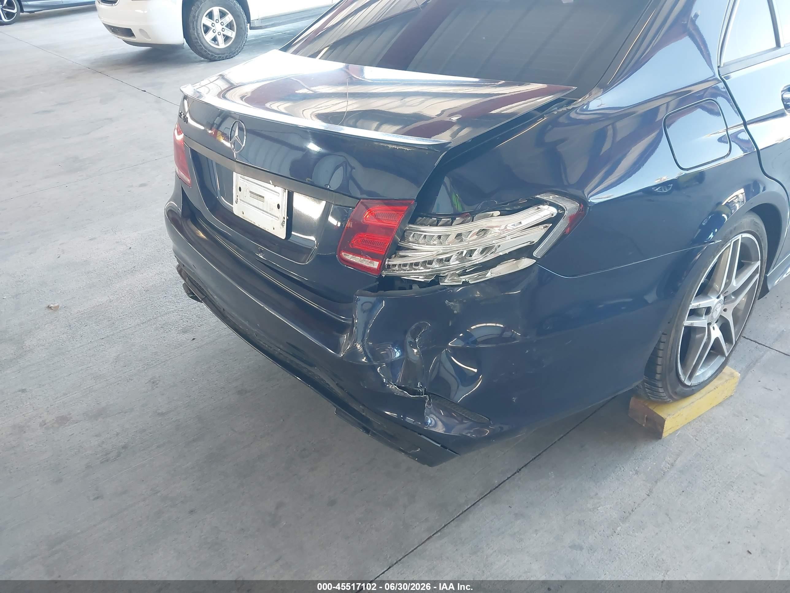 2014 Mercedes-benz E 350   Blue vin: WDDHF5KB8EB000214
