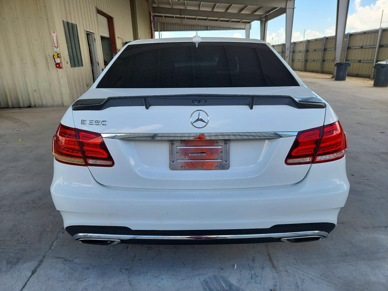 2015 Mercedes-benz E 350 White vin: WDDHF5KB8FB097237