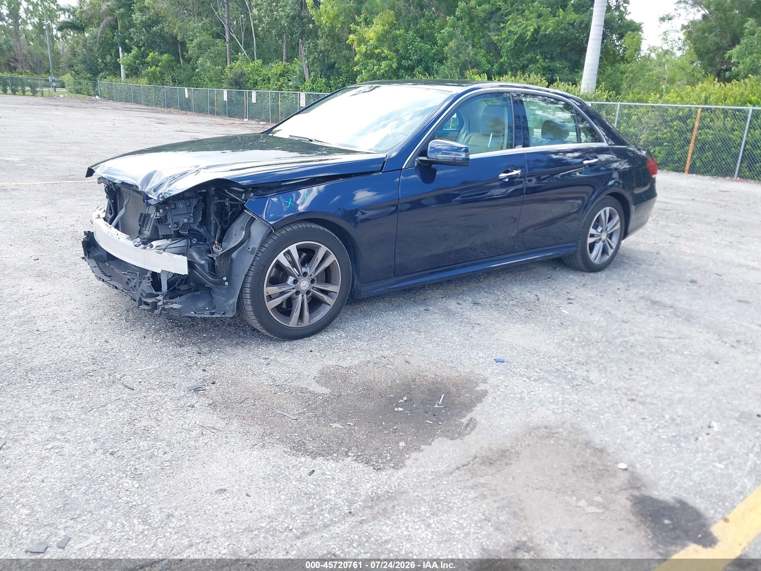 2015 Mercedes-benz E 350   Синий vin: WDDHF5KB8FB122797