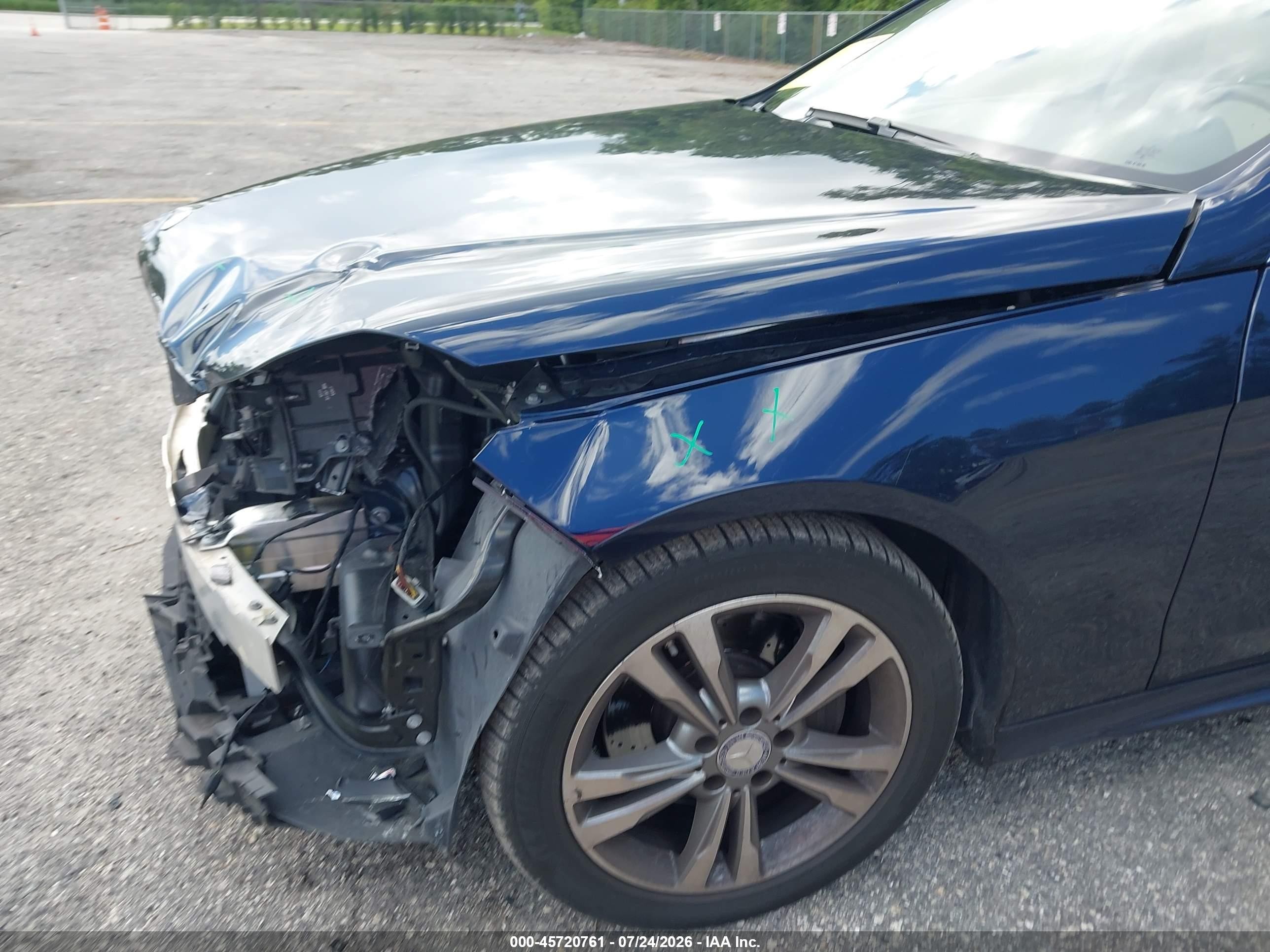 2015 Mercedes-benz E 350   Синий vin: WDDHF5KB8FB122797