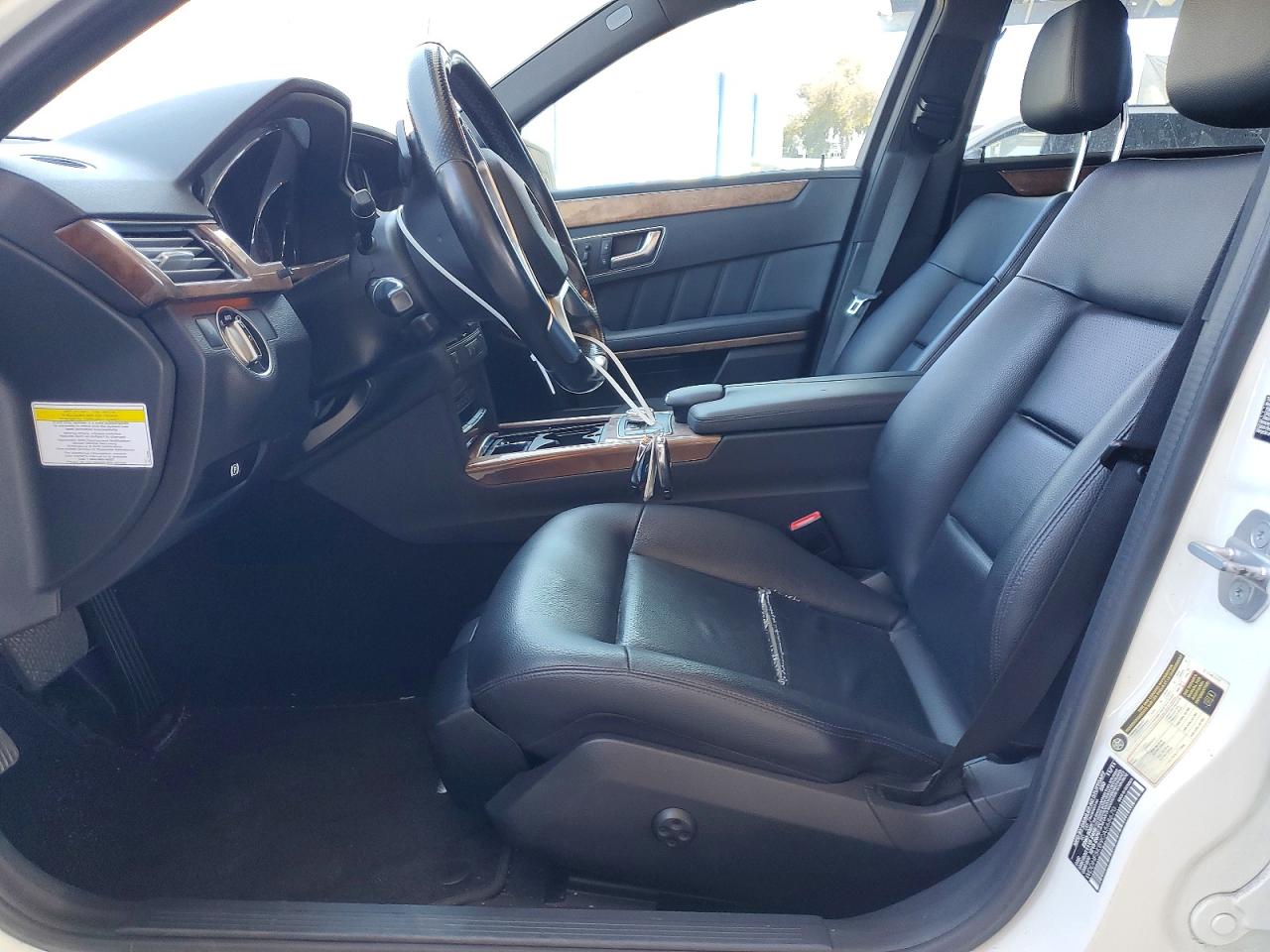 2012 Mercedes-benz E 350 White vin: WDDHF5KB9CA568670