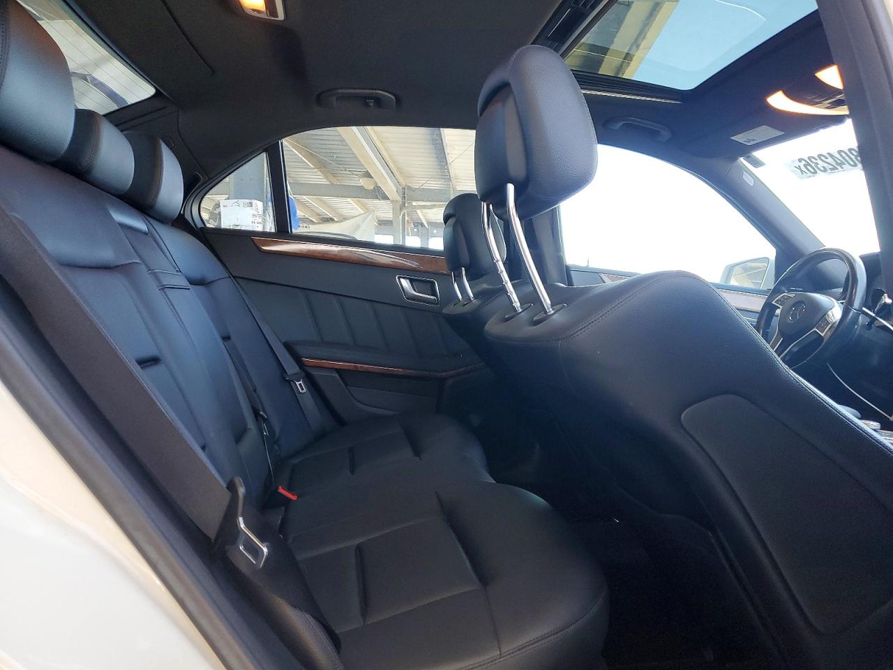 2012 Mercedes-benz E 350 White vin: WDDHF5KB9CA568670