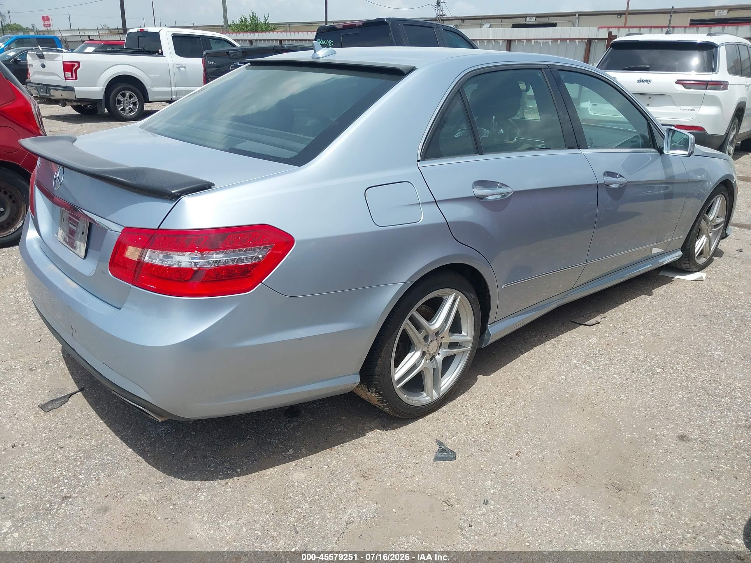 2013 Mercedes-benz E 350   Синий vin: WDDHF5KB9DA725759