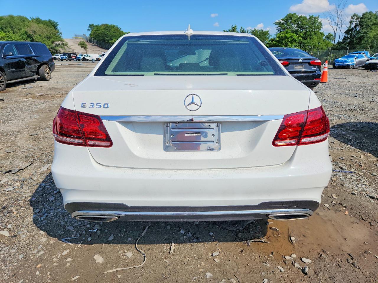 2014 Mercedes-benz E 350 White vin: WDDHF5KB9EA828021