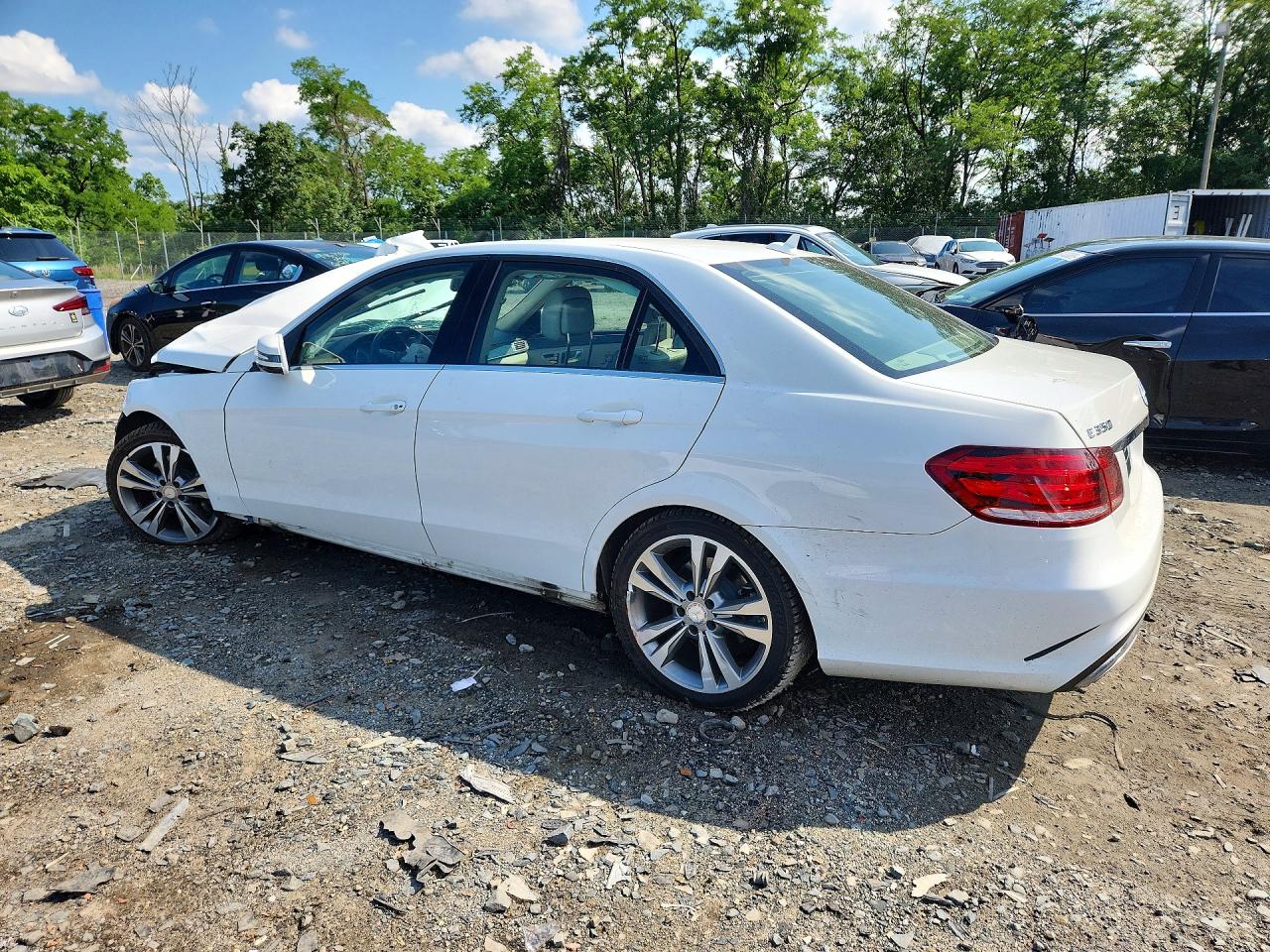 2014 Mercedes-benz E 350 White vin: WDDHF5KB9EA828021