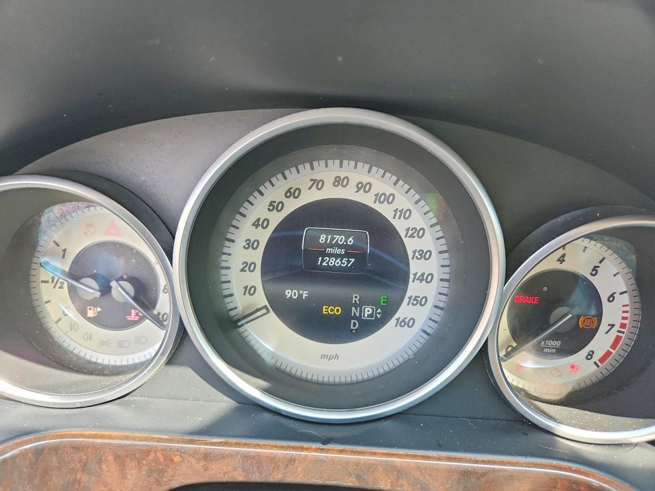 2014 Mercedes-benz E 350 White vin: WDDHF5KB9EA828021