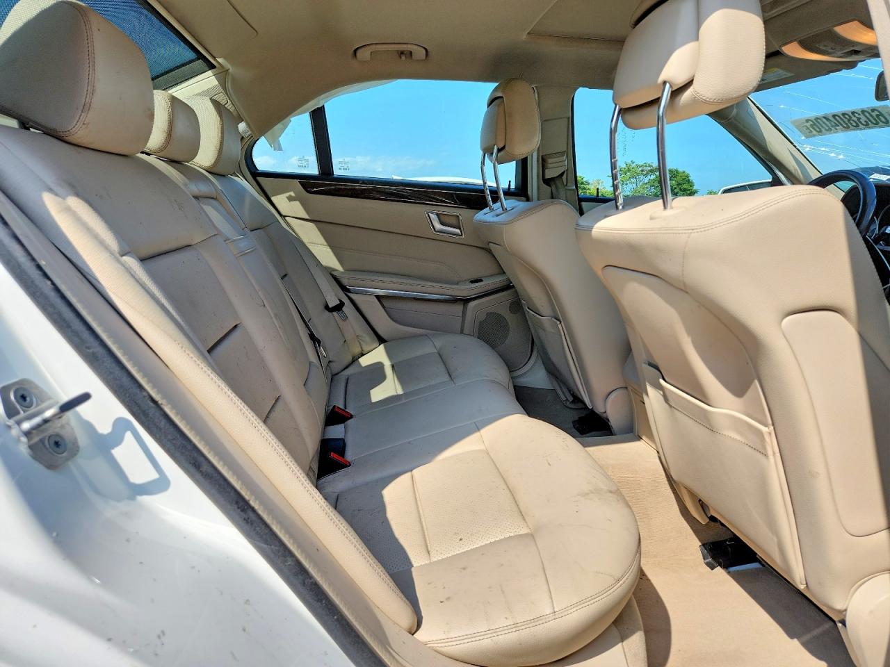 2014 Mercedes-benz E 350 White vin: WDDHF5KB9EA828021