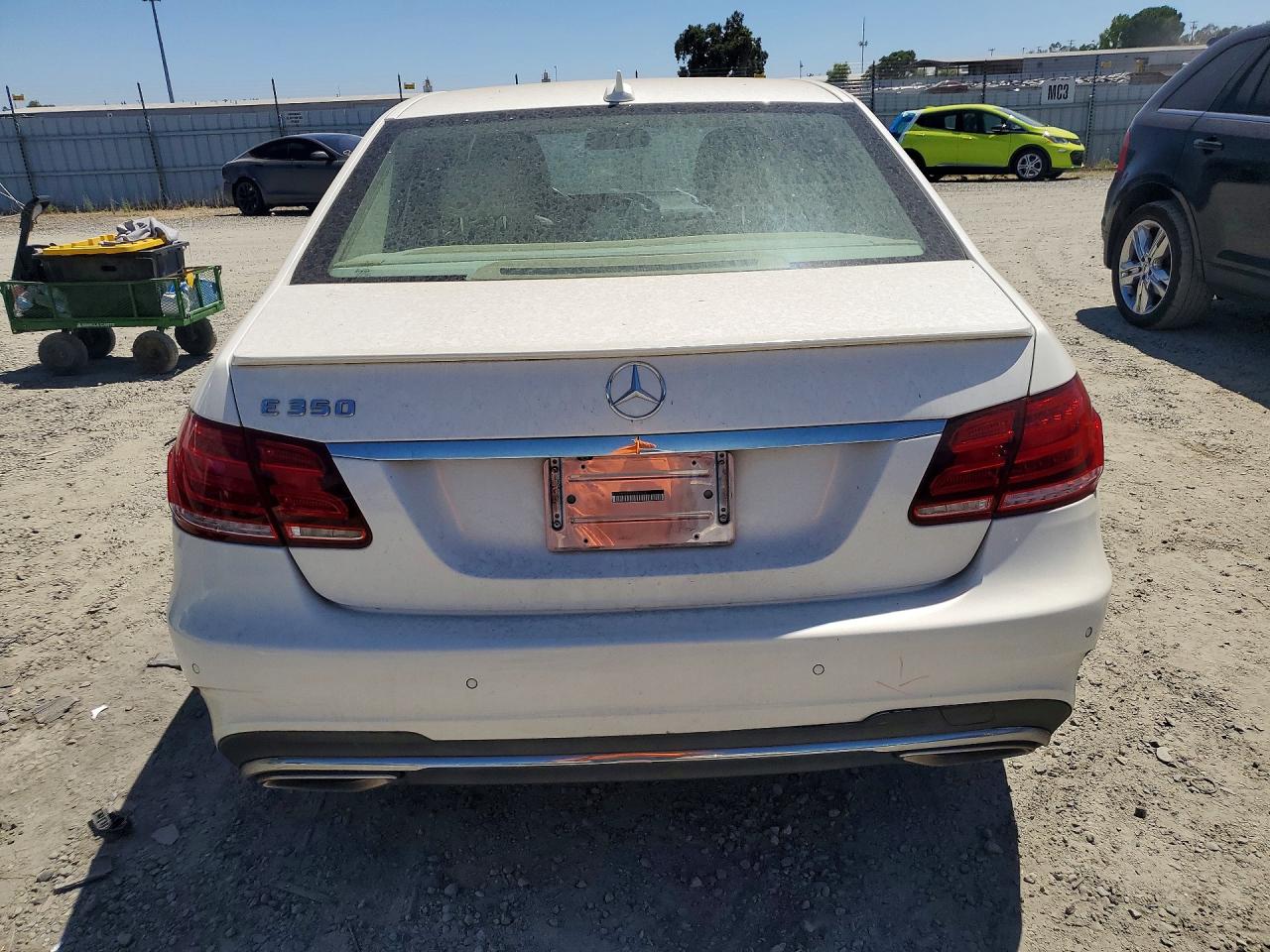 2014 Mercedes-benz E 350 White vin: WDDHF5KB9EA849919