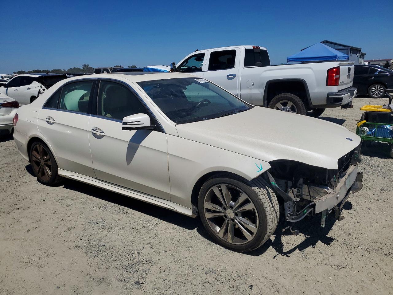 2014 Mercedes-benz E 350 White vin: WDDHF5KB9EA849919