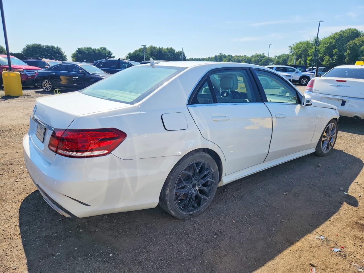 2014 Mercedes-benz E 350 White vin: WDDHF5KB9EB022559