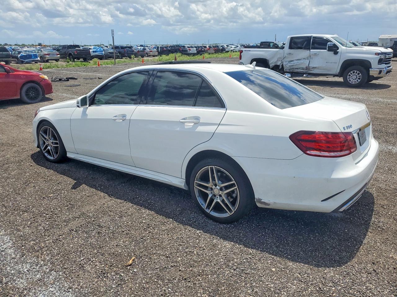 2014 Mercedes-benz E 350 Белый vin: WDDHF5KB9EB032539