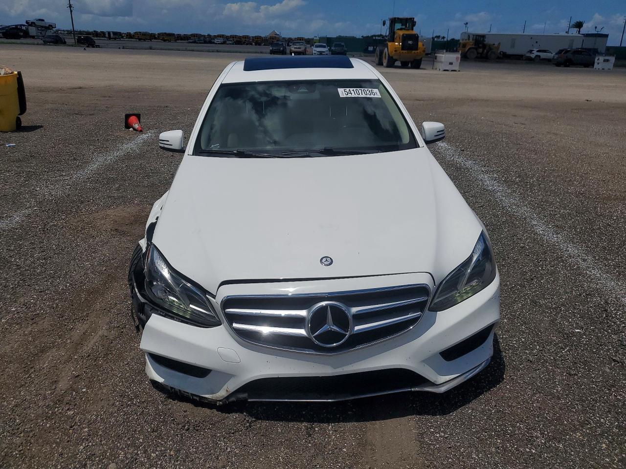 2014 Mercedes-benz E 350 Белый vin: WDDHF5KB9EB032539