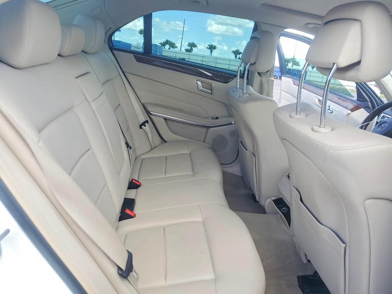 2014 Mercedes-benz E 350 Белый vin: WDDHF5KB9EB032539