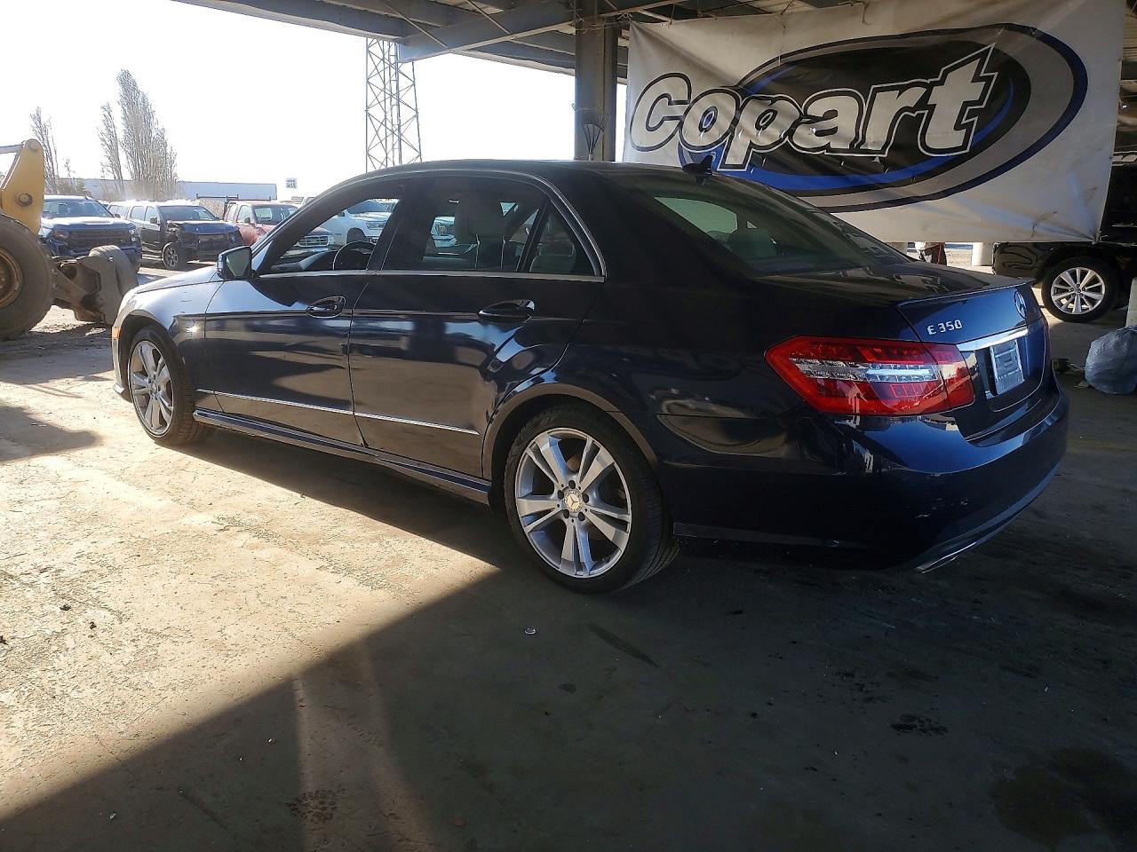2012 Mercedes-benz E 350 Синий vin: WDDHF5KBXCA531840