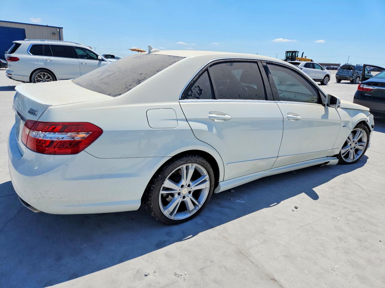 2012 Mercedes-benz E 350 White vin: WDDHF5KBXCA613356