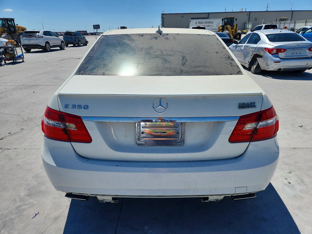 2012 Mercedes-benz E 350 White vin: WDDHF5KBXCA613356