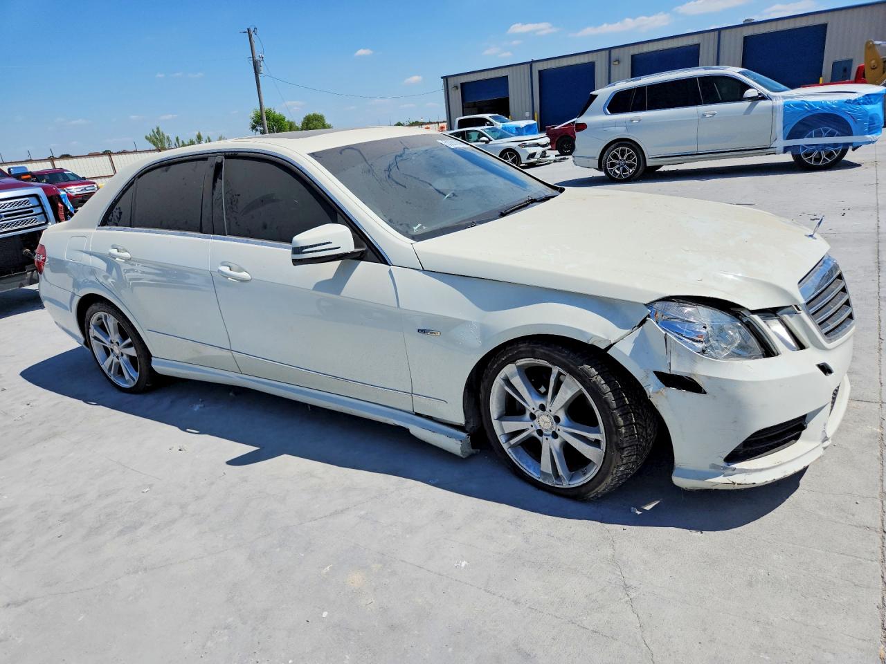 2012 Mercedes-benz E 350 White vin: WDDHF5KBXCA613356