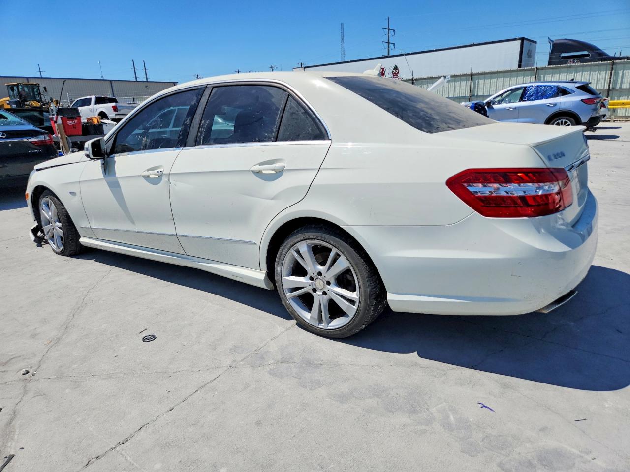 2012 Mercedes-benz E 350 White vin: WDDHF5KBXCA613356